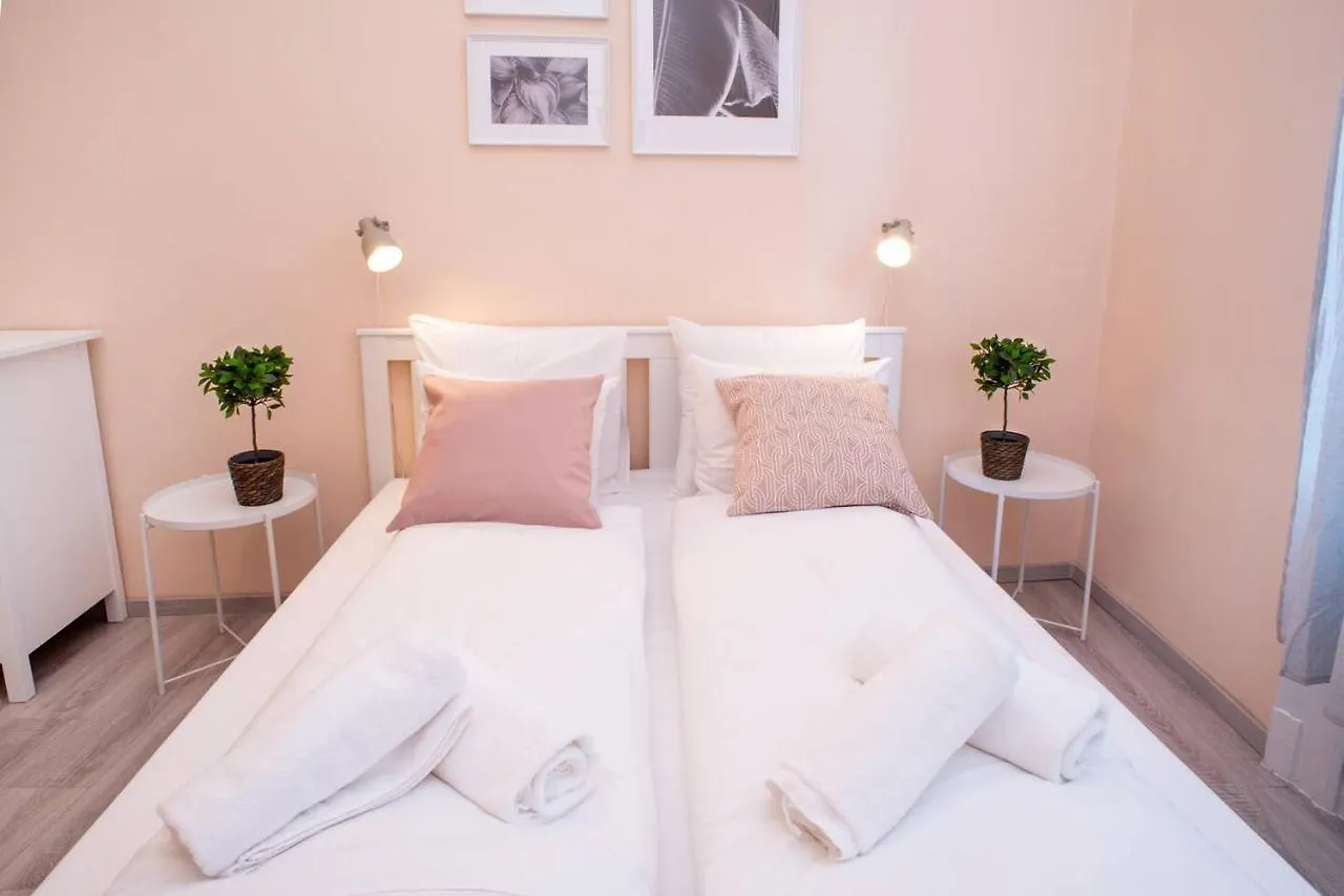 아파트 Central And Large Ac Home Away From Home 부다페스트